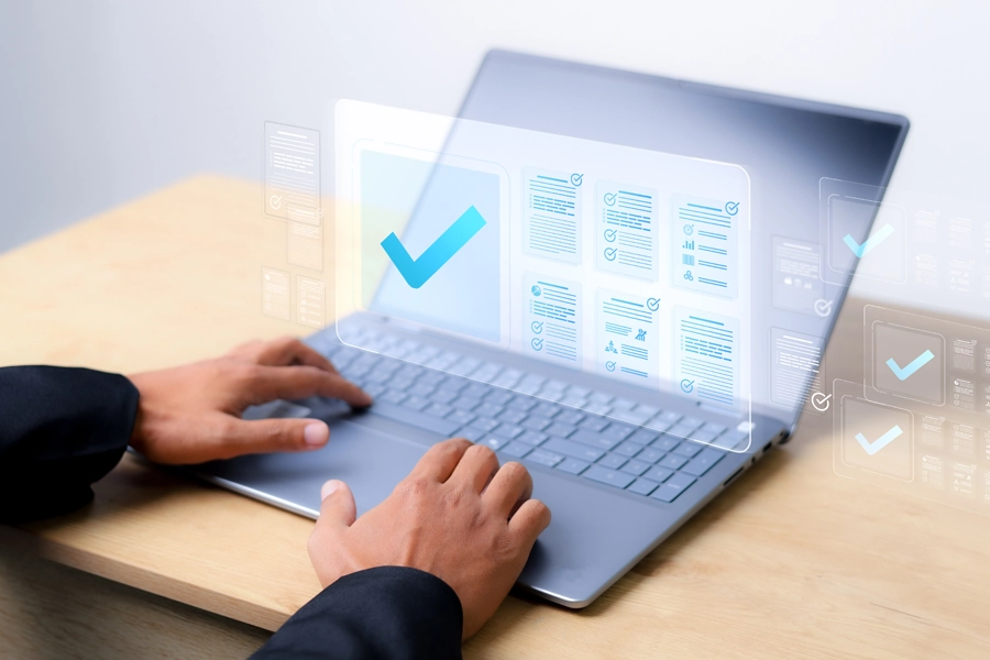 A person taking an online quiz. Take our thyroid quiz before getting treatment from Frank Lanzisera, D.C. in Tampa Bay Metro.